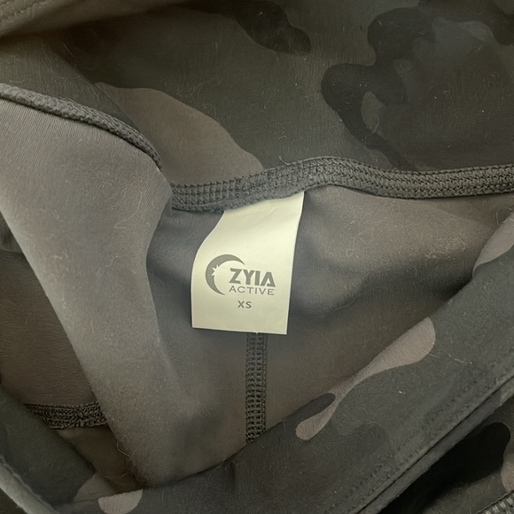 ZYIA Camo Light n Tight Pocket Hustle Shorts (XS) - Picture 5 of 11